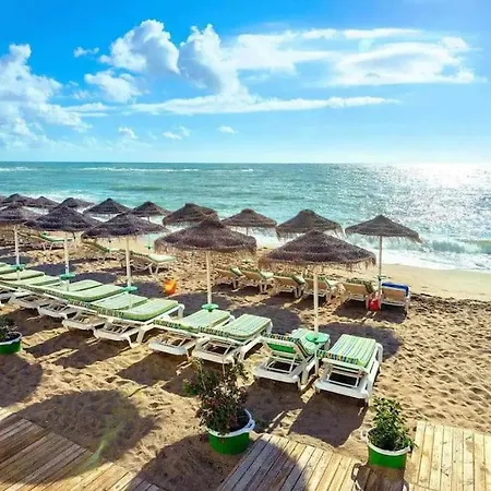 Luxurious 1 Bed With 5 Pools & Gardens. *