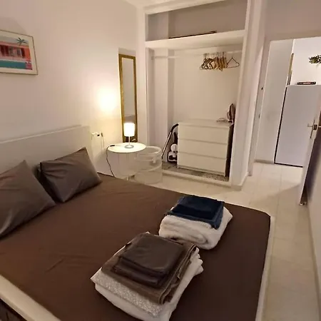 Luxurious 1 Bed With 5 Pools & Gardens.